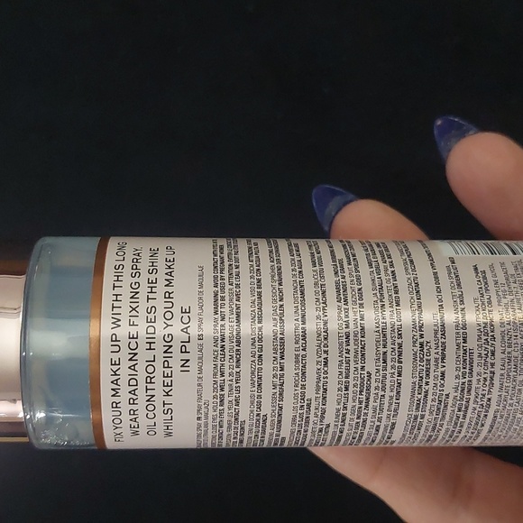 New makeup revolution hydrate & fix spray - Picture 2 of 5